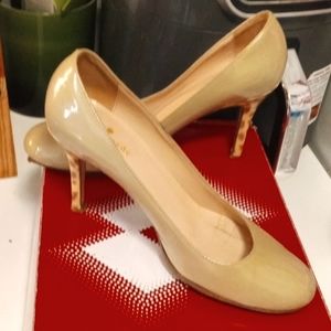 Kate Spade tan Size 7